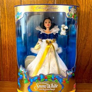 SALE! ❄️Snow White Holiday Princess ❄️ 1998 Collectible Disney Doll ❄️ #19898 ❄️